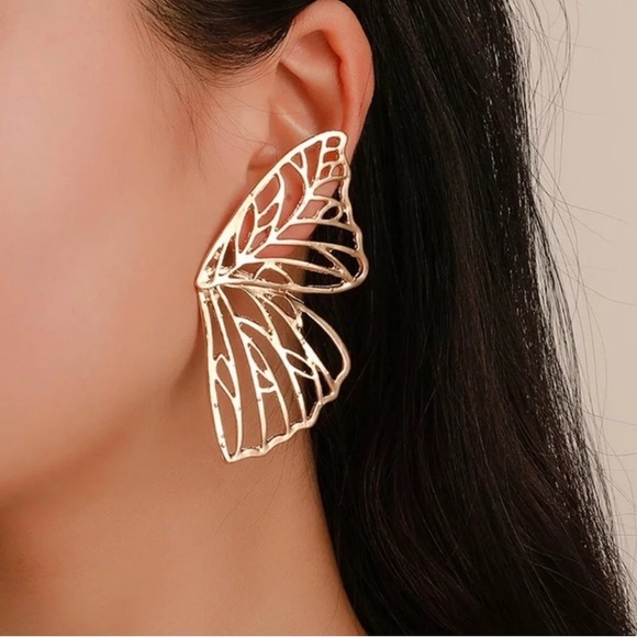 ⚜️[𝟯/$𝟭𝟴]⚜️Big Gold Butterfly Boho Earrings NEW - Picture 3 of 10